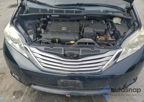 2015 Toyota Sienna Xle z USA, uszkodzony, nr VIN 5TDYK3DC9FS615655